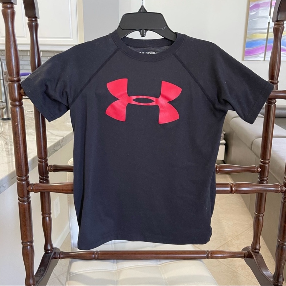 Under Amour boys black shirt YSM
